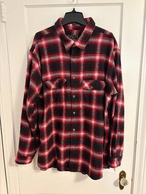 Field & Stream Men's XXL Red, Black and White Plaid Long Sleeve Button Down